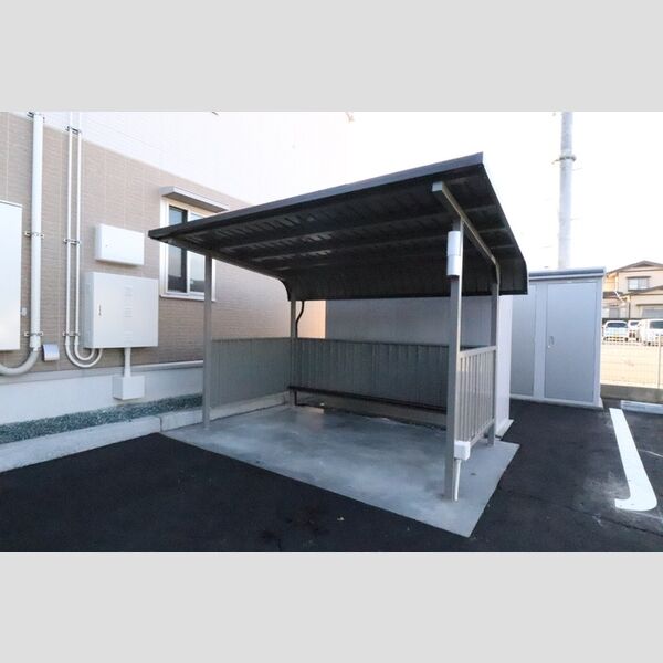 現地周辺 (駐輪場)