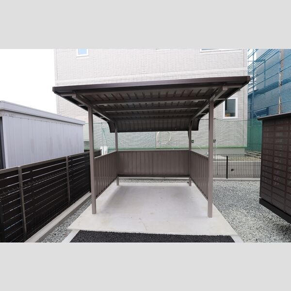 現地周辺 (駐輪場)