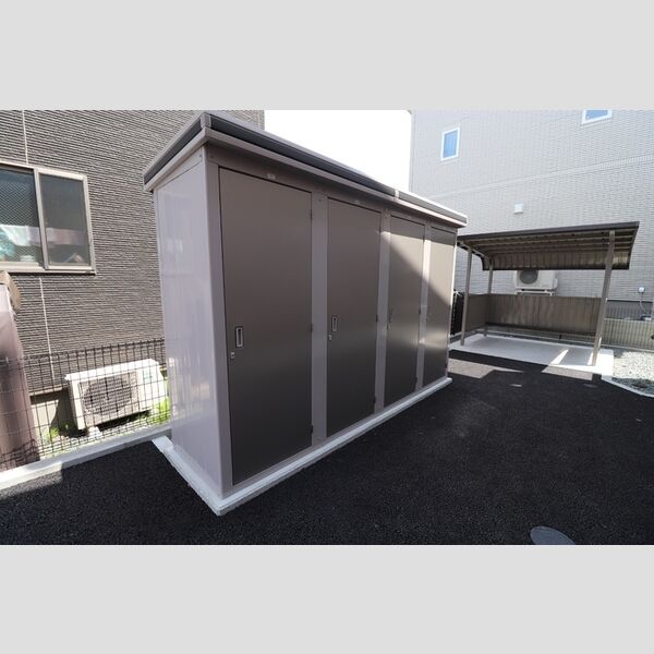 現地周辺 (物置)