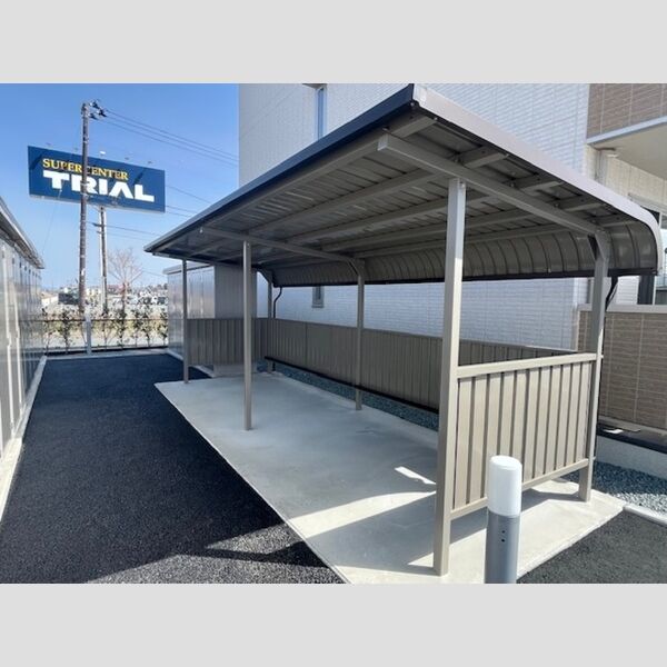 現地周辺 (駐輪場)