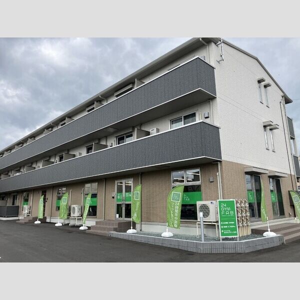 現地周辺 (アパート1F　ジム)