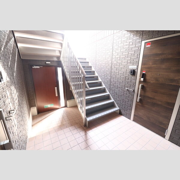 現地周辺 (エントランス内)