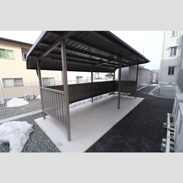 現地周辺 (駐輪場)