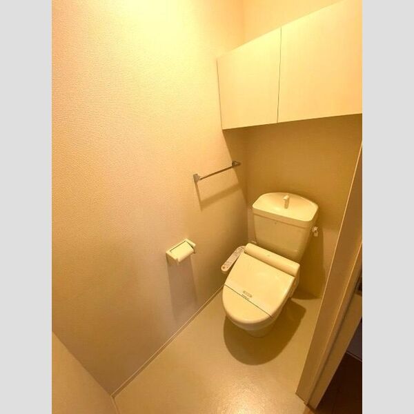 トイレ (トイレ)