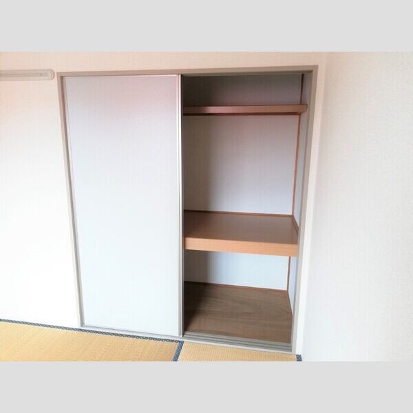 収納 (押入)