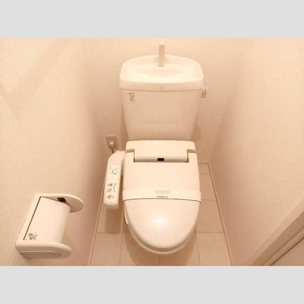 トイレ (トイレ)