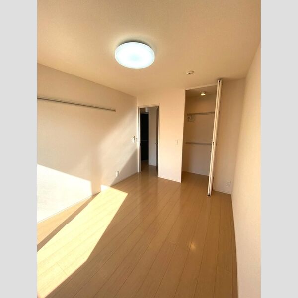 その他 (南東側洋室)