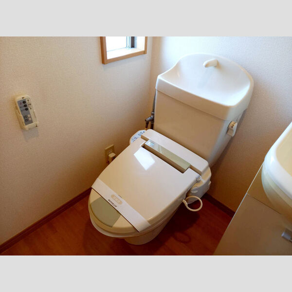 トイレ (トイレ)