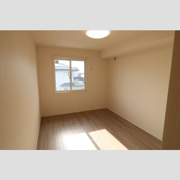 その他 (南側洋室)