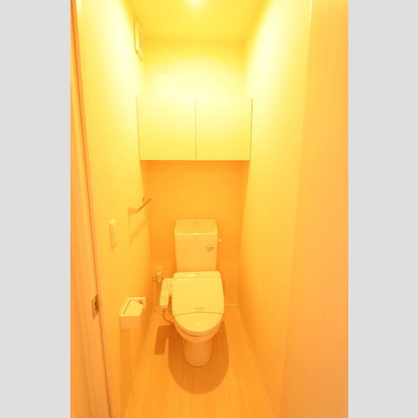 トイレ (トイレ)