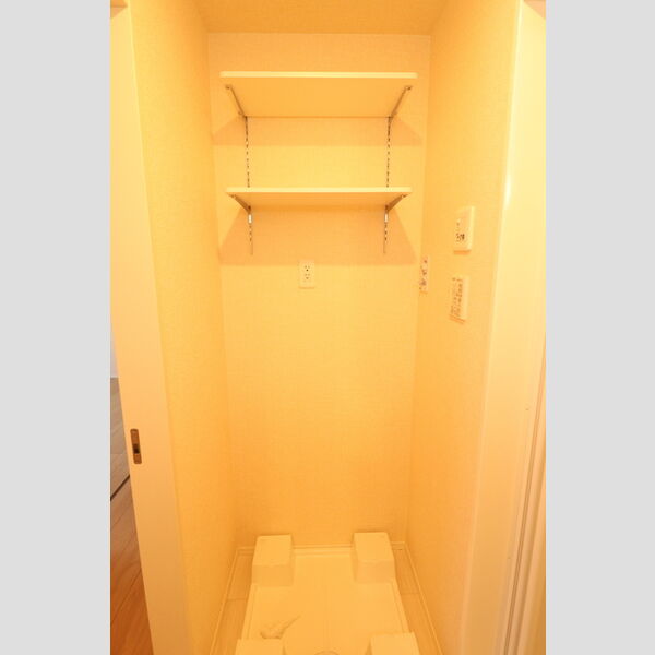 洗面所 (洗濯機置き場)