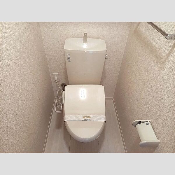 トイレ (トイレ)