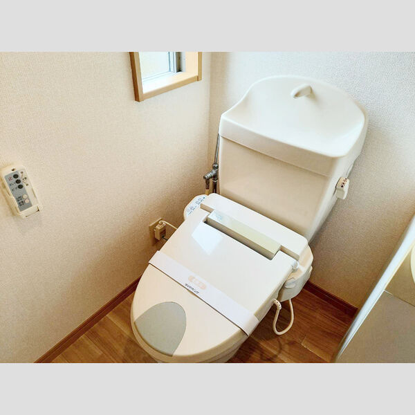 トイレ (トイレ)