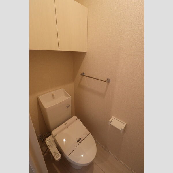 トイレ (トイレ)