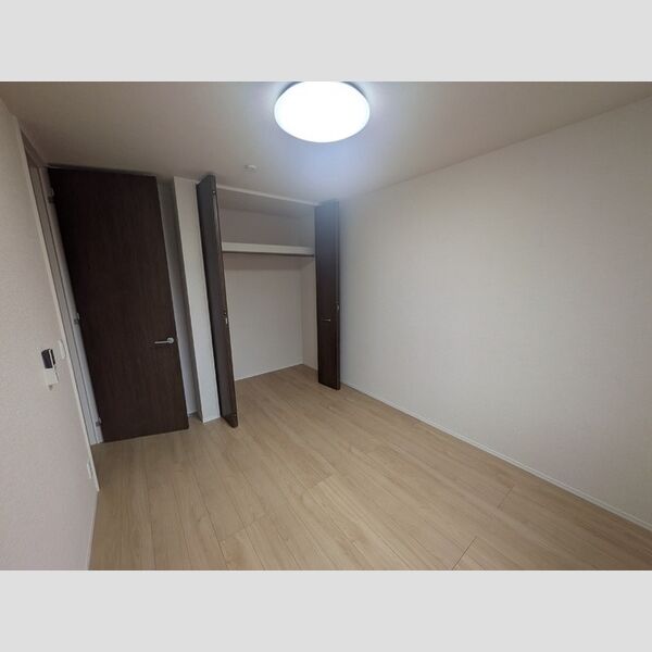 その他 (北西側洋室)