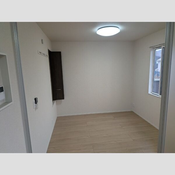 その他 (南側洋室)