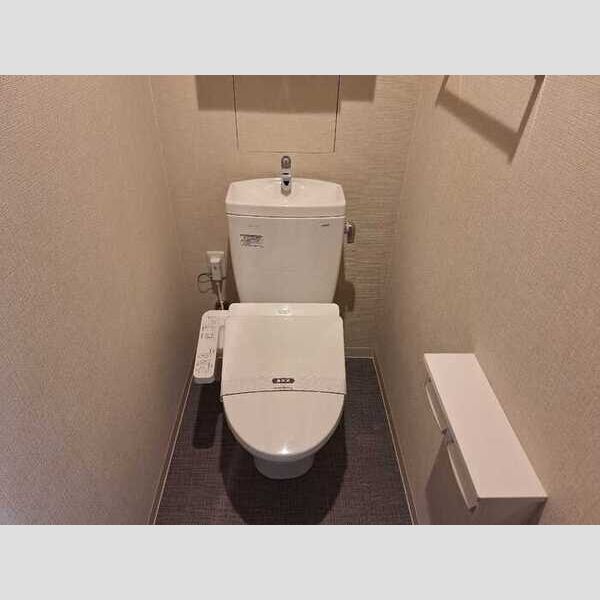 トイレ (トイレ)