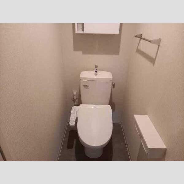 トイレ (トイレ)