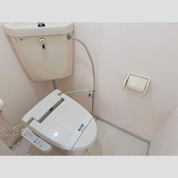 トイレ (トイレ)