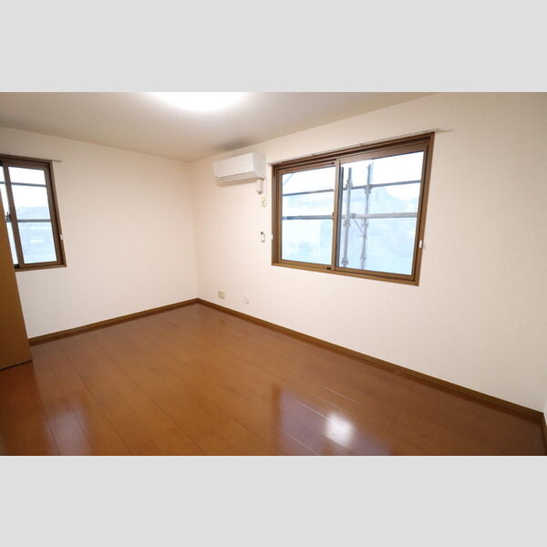 その他 (北西側洋室)