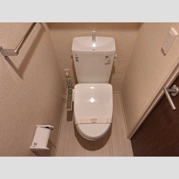 トイレ (トイレ)