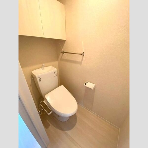 トイレ (トイレ)