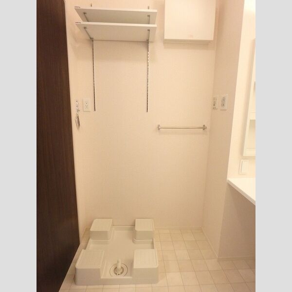 その他 (洗濯機置き場)