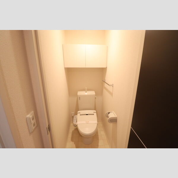 トイレ (温水洗浄便座付きトイレ)