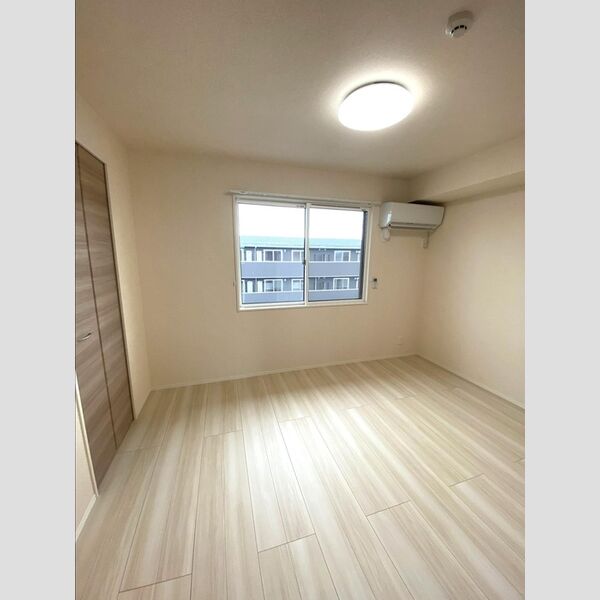 その他 (北側洋室)