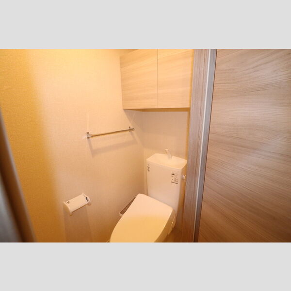 トイレ (トイレ)