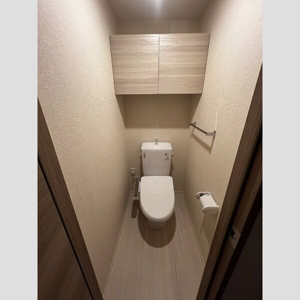 トイレ (トイレ)