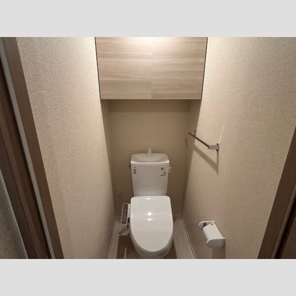 トイレ (トイレ)