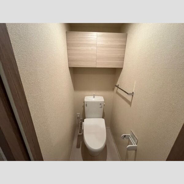 トイレ (トイレ)