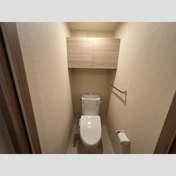 トイレ (トイレ)