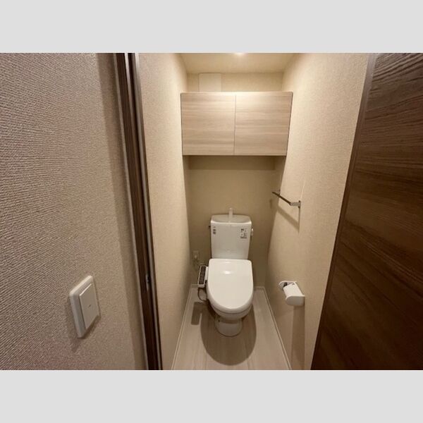 トイレ (トイレ)