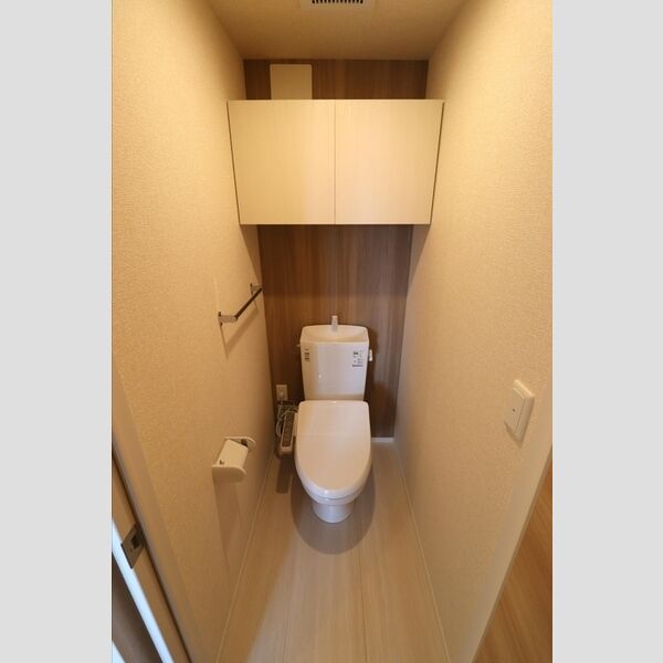 トイレ (トイレ)