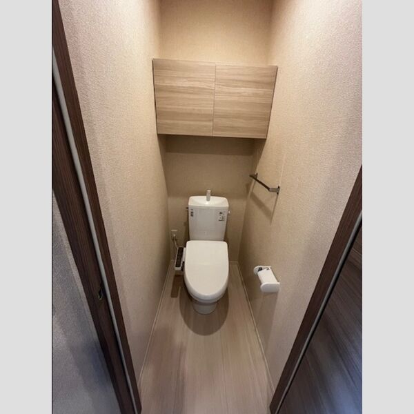 トイレ (トイレ)