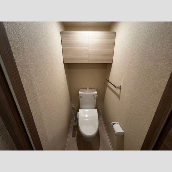 トイレ (トイレ)