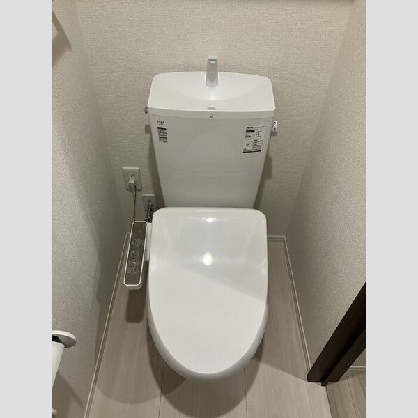 トイレ (トイレ)