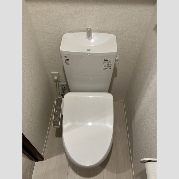 トイレ (トイレ)