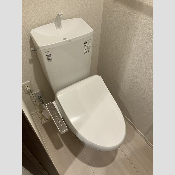 トイレ (トイレ)