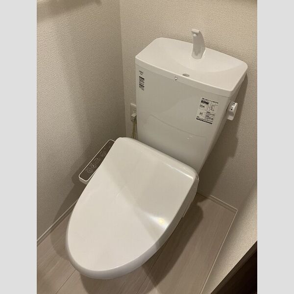 トイレ (トイレ)