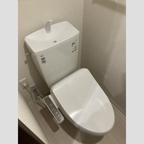 トイレ (トイレ)