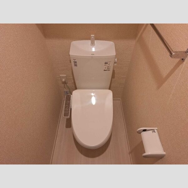 トイレ (トイレ)