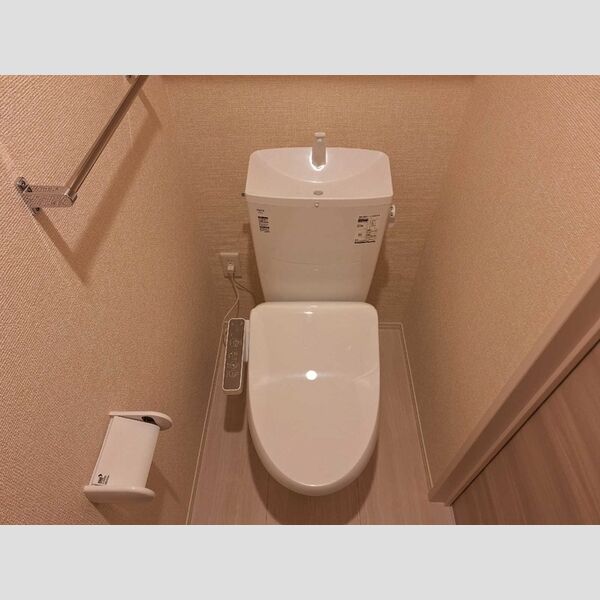 トイレ (トイレ)