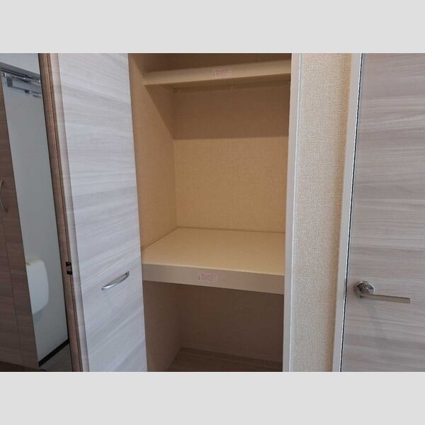 収納 (玄関横物入)