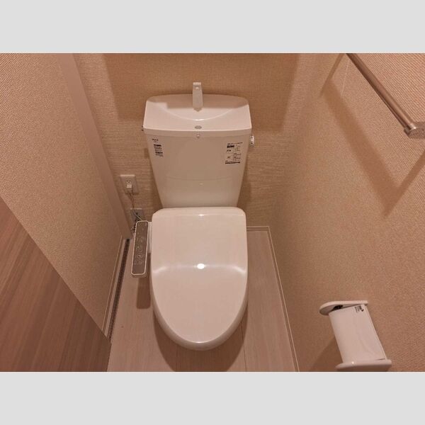 トイレ (トイレ)