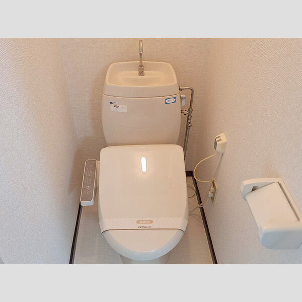 トイレ (トイレ)