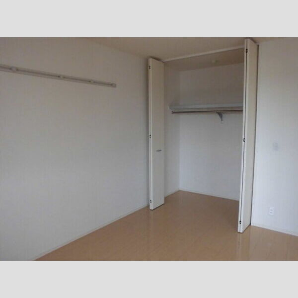 収納 (洋室6帖物入)