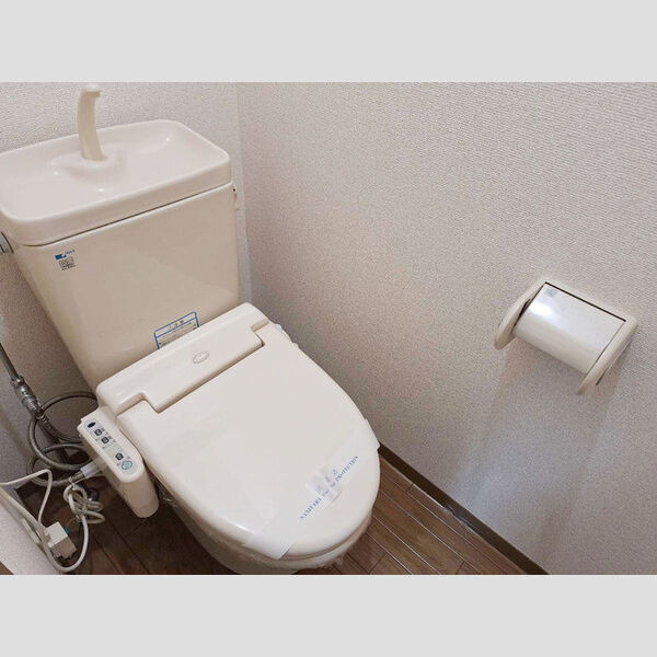 トイレ (トイレ)